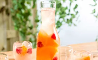 Pink dream: frambozen, aardbeiensap en sinaasappel