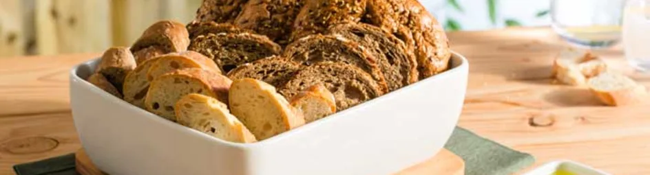 Brood met extra vierge olijfolie, balsamico azijn en (homemade) rozemarijn-knoflookolie