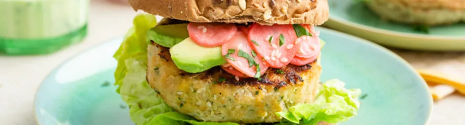 Aziatische visburgers met koriandermayonaise en avocado