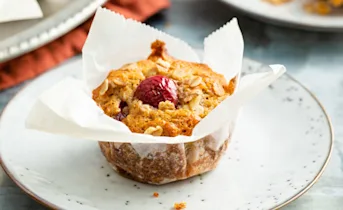 Kersenmuffins met granola