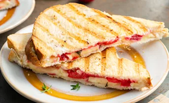 Tosti brie met kersen