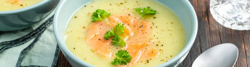 Prei-aardappelsoep met gerookte zalm