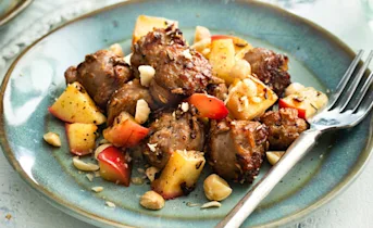 Gebakken appeltjes met saucijzen