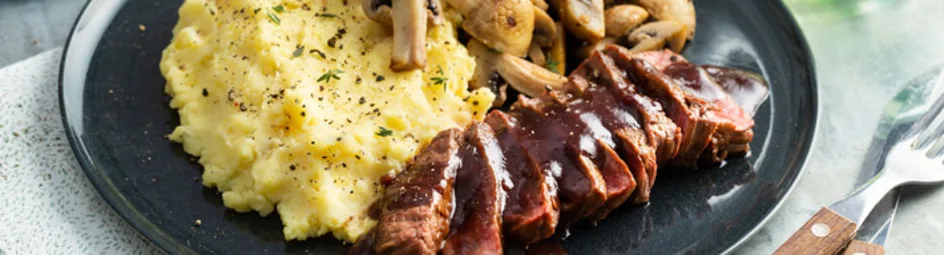Hertenbiefstuk met puree, champignons en wildjus