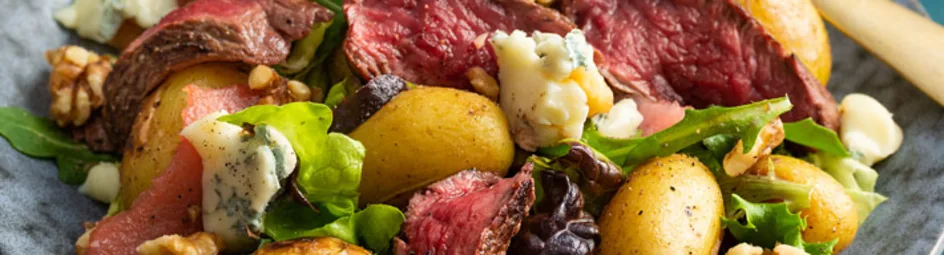 Hertenbiefstuksalade met stoofpeertjes