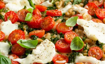 Caprese mac en cheese met boerenkool