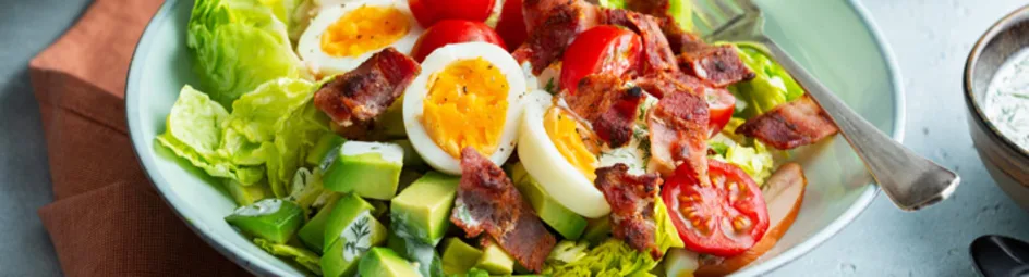 Cobb salade met karnemelk-dressing