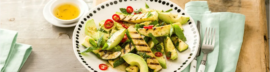 Gegrilde courgette met avocado en munt