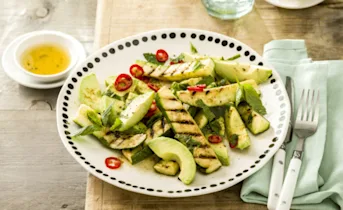 Gegrilde courgette met avocado en munt