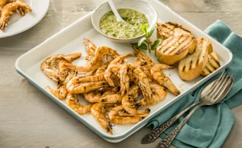 Gegrilde garnalen met frisse munt en pistache-pesto