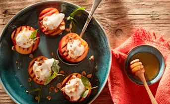 Gegrilde witte nectarines