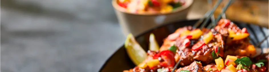 Speklapspiesen met mangosalsa