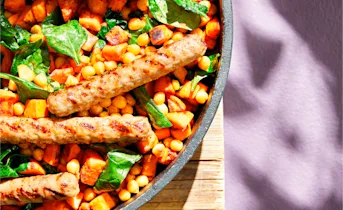 Chipolata’s met kikkererwten en zoete aardappel