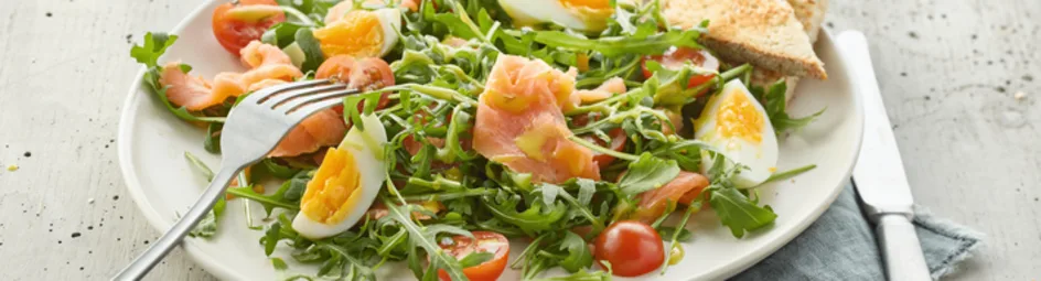 Bio lunchsalade met zalm & ei