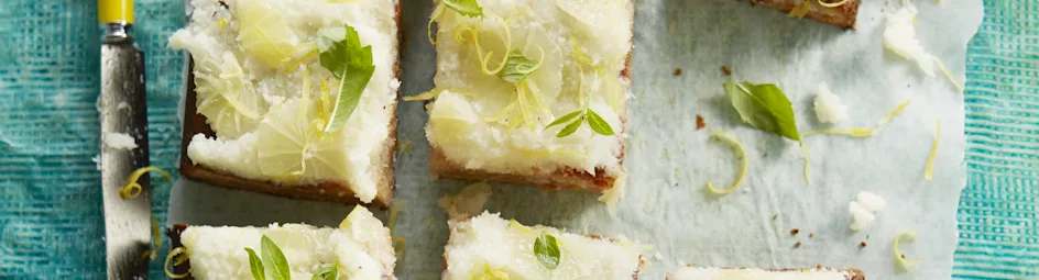 Bananencake met citroenglazuur