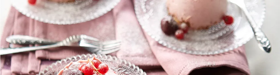 Kersentaartjes met bitterkoekjes