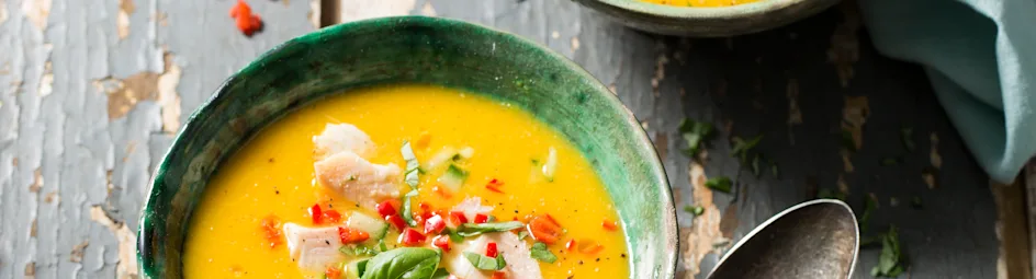 Soep van gele paprika met komkommer en forel