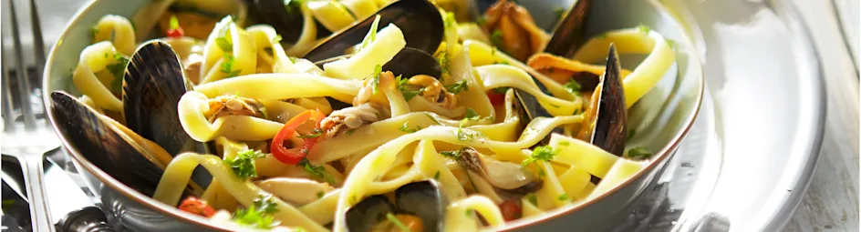 Tagliatelle met mosselen en rode peper