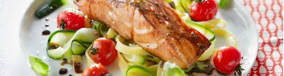 Zalm met balsamico en vanille op courgettepasta