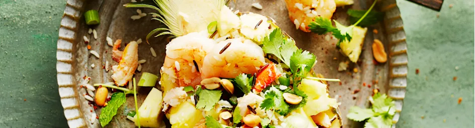 Ananas gevuld met jambalayasalade