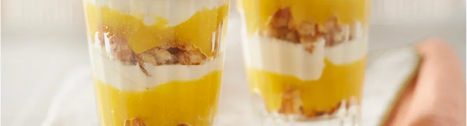 Mangocoupe met bitterkoekjes