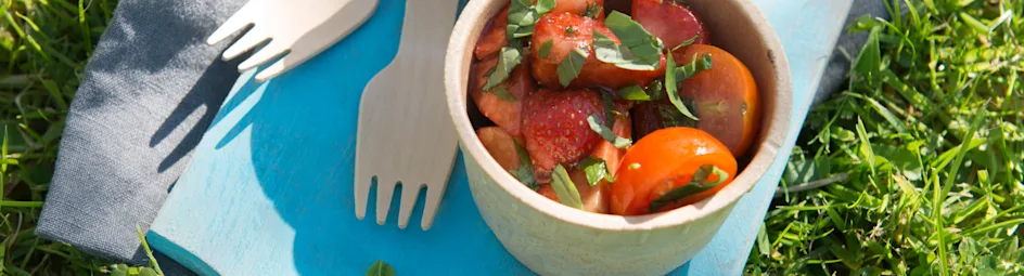 Tomatensalade met aardbeien