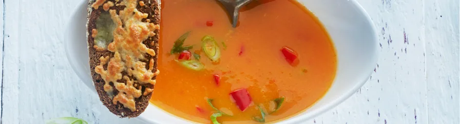 Rodepepersoep met kaascrouton