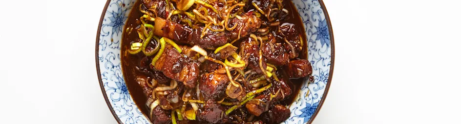 Speklapjes in ketjapsaus