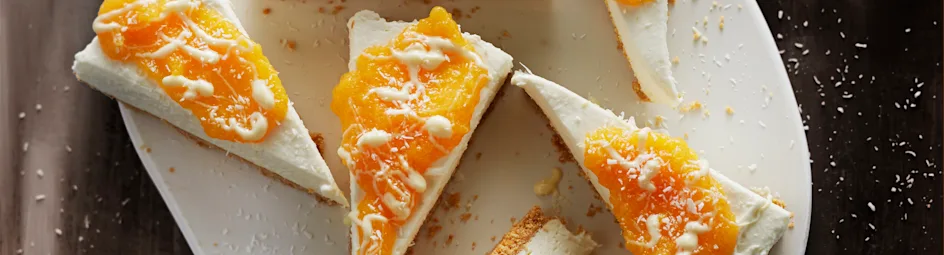 Kokos-cheesecake met mangocoulis