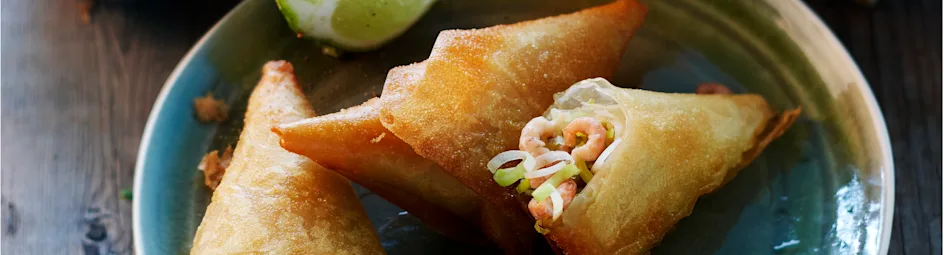 Loempiapakketjes met garnalen en limoen