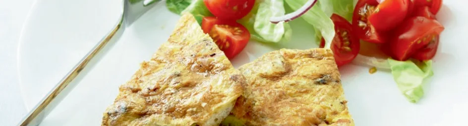 Broodomelet met knoflook en tuinkruiden