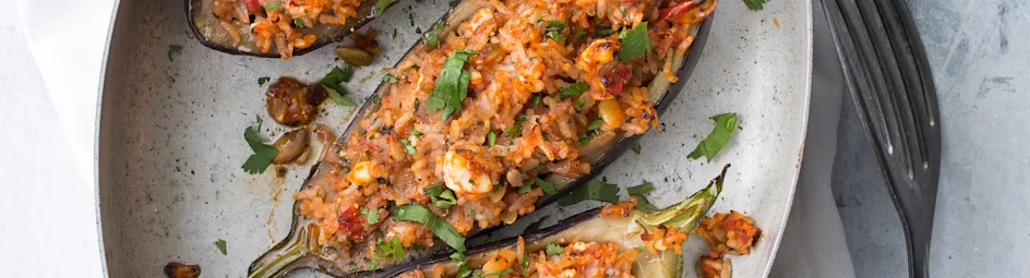 Aubergine met gekruide notenrijst en feta