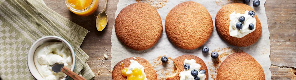 Eierkoeken met yoghurt en fruit