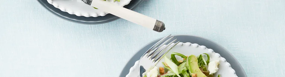 Avocadosalade met hazelnoten en limoendressing