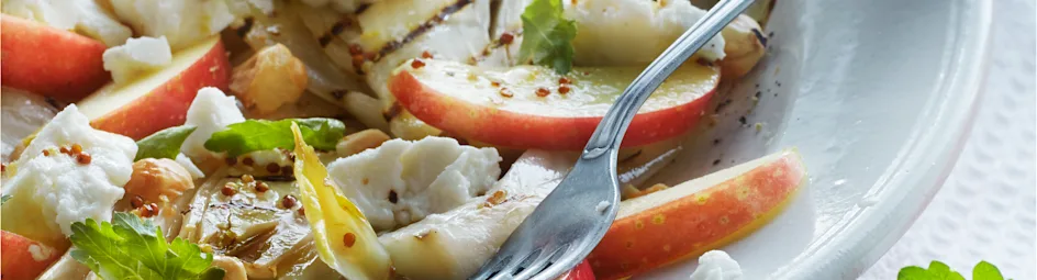 Salade van gegrilde witlof met geitenkaas en appelvinaigrette