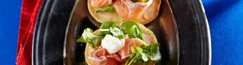 Blini met zalm en waterkers