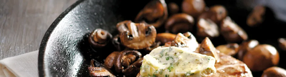 Biefstuk met paddenstoelen en ansjovisboter