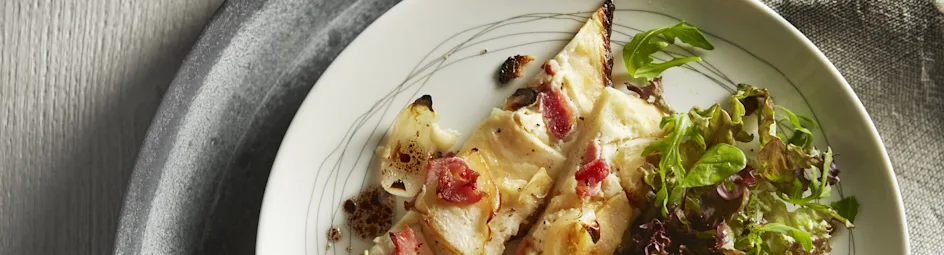 Flammkuchen met bacon en knolselderij