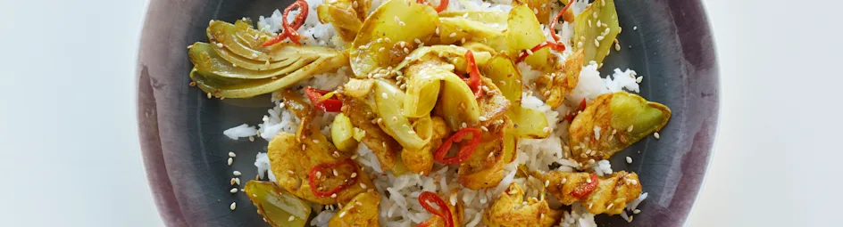 Gewokte witlof met sesamkip