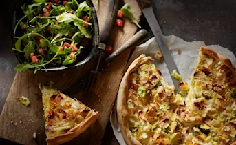 Spruitjestaart met amandel en geitenkaas