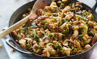 Andijviestamppot met sambal en noten