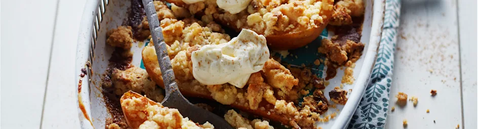 Gevulde peer met noten en honingroom