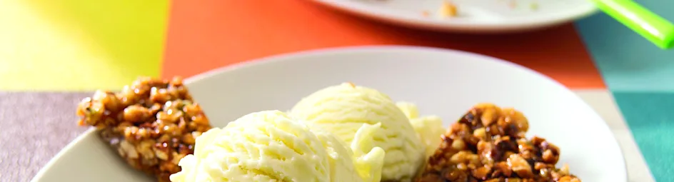 IJs met gekarameliseerde noten