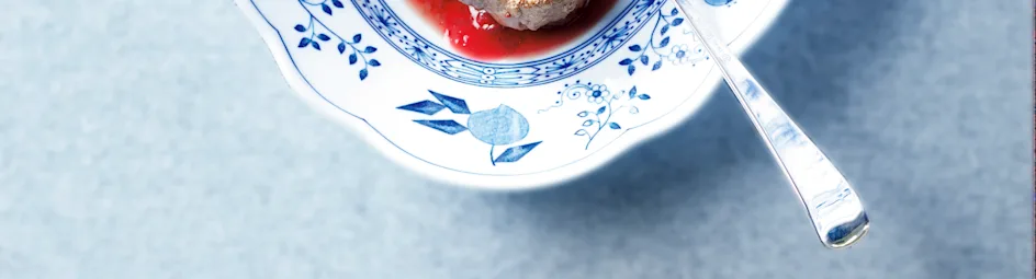 Gegrild wildbiefstukje met cranberry-portsaus en gefrituurde tijm