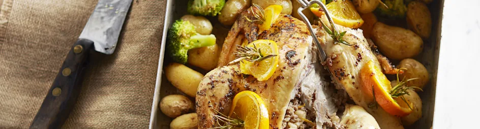 Gevulde kip met sinaasappel en hazelnoten