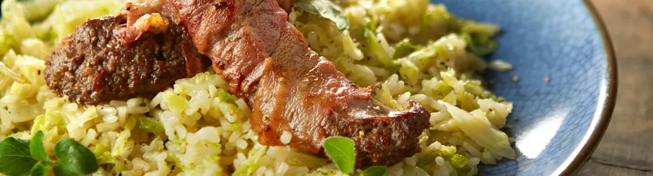 Snelle risotto met groene kool en worstjes