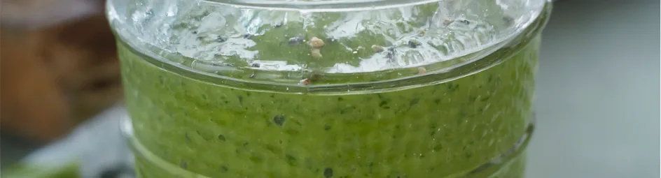 Spinazie-avocadosmoothie met amandel