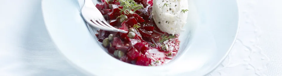 Semifreddo di parmigiano con salsa di barbabietole