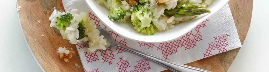 Asperge-broccolirisotto met noten