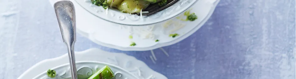 Pastaschelpjes met pesto en groene asperges